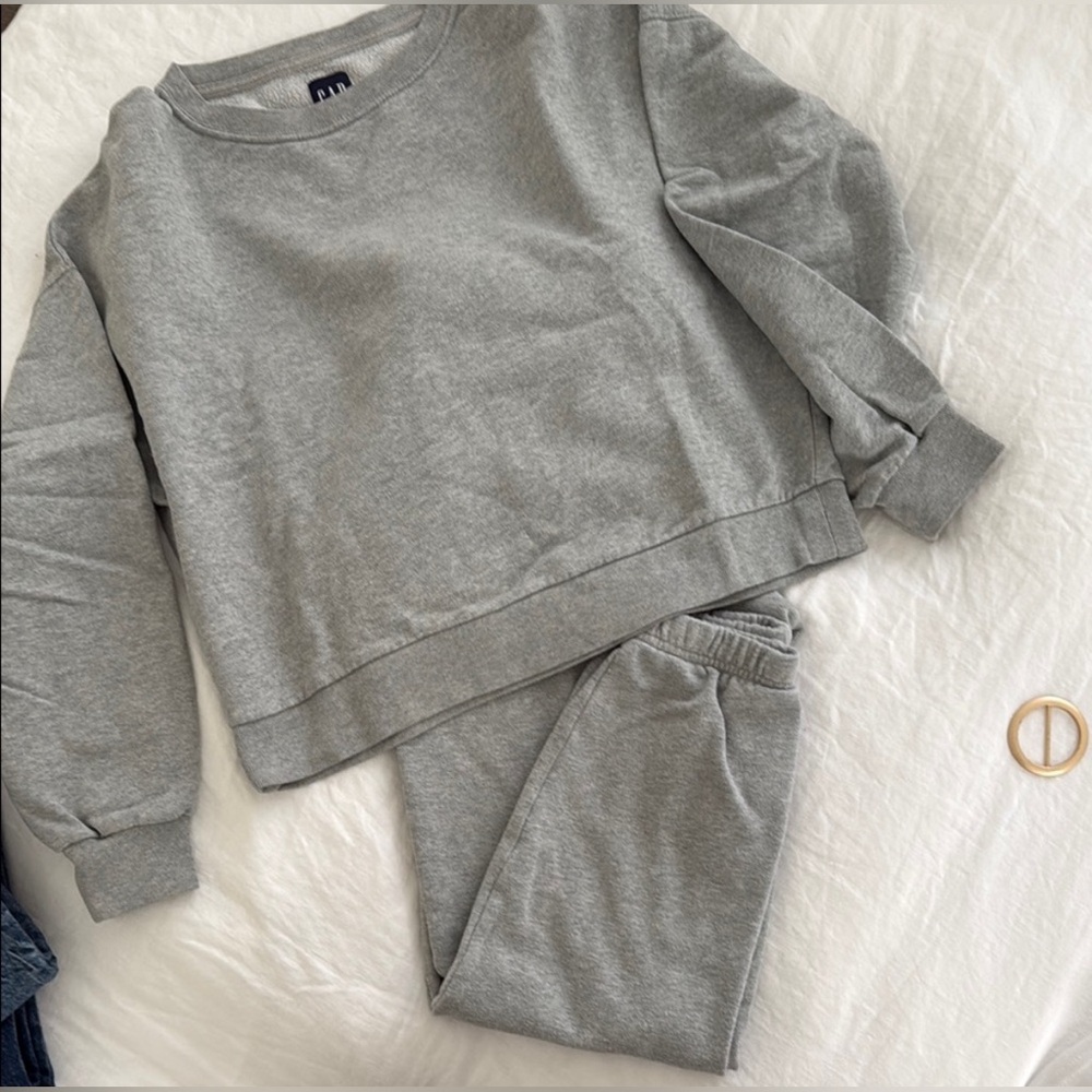 Gap Gray Sweatshirt and Sweatpants Set